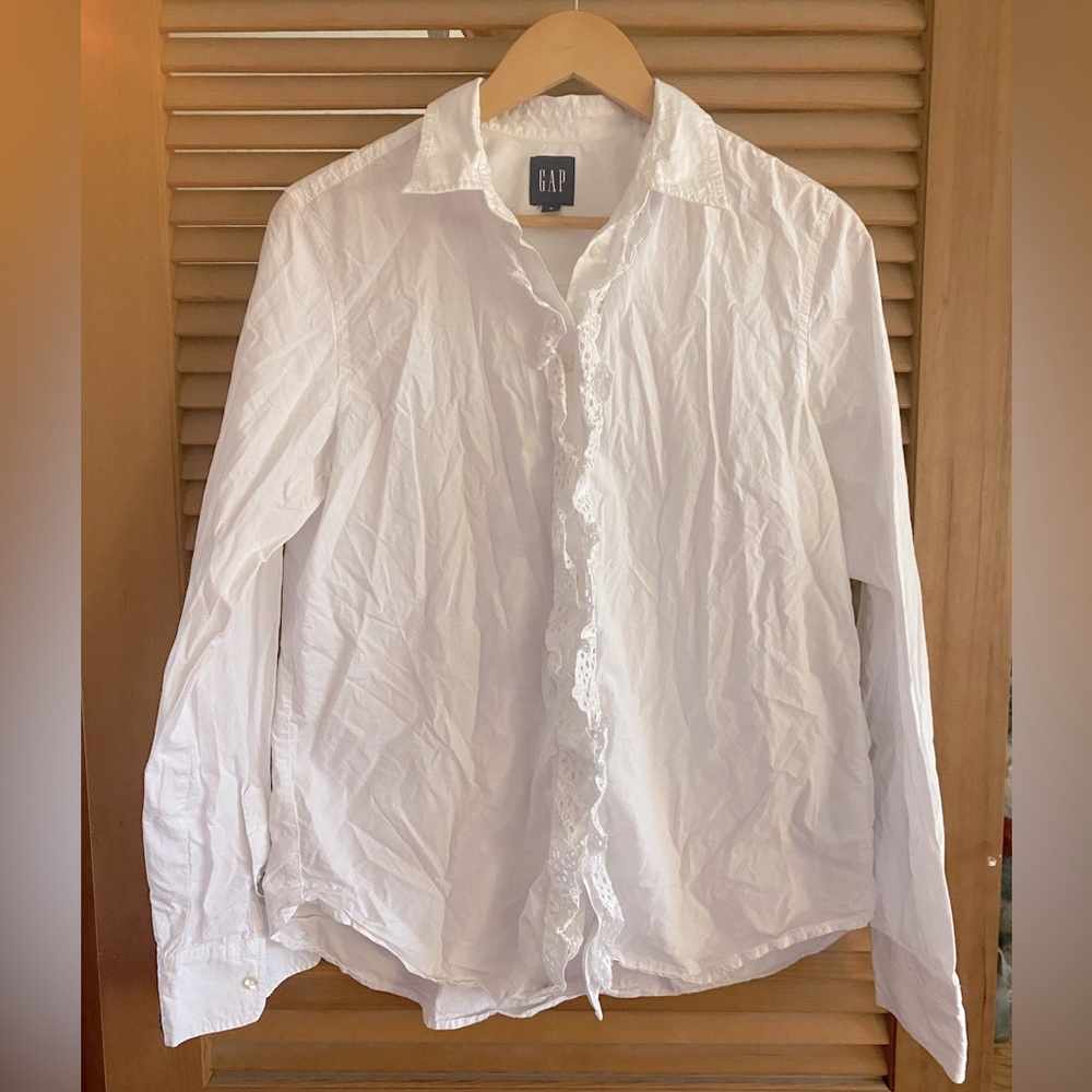 GAP ruffle button down white M